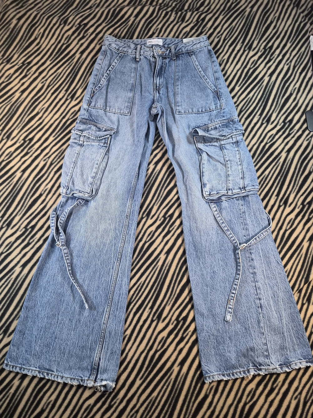 Zara Women's Mid-Rise Wide Leg Cargo Denim Jeans with Straps size 4